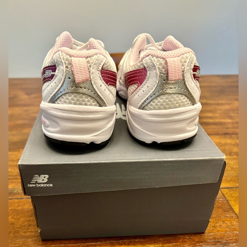 Brand new SIZE 1 Youth Girls' Little Kids' New Balance 530 Casual Shoes - Picture 7 of 9